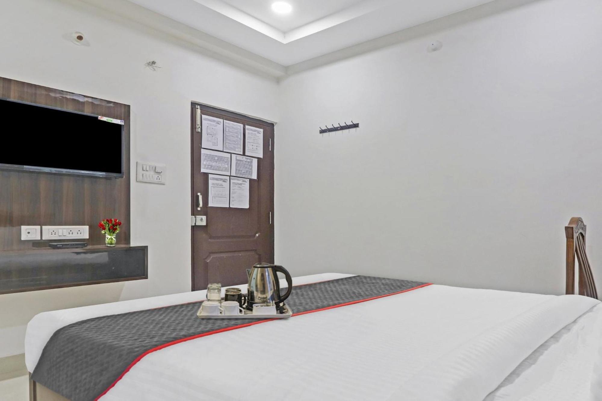 Super Townhouse Hitech City Madhapur Exterior photo